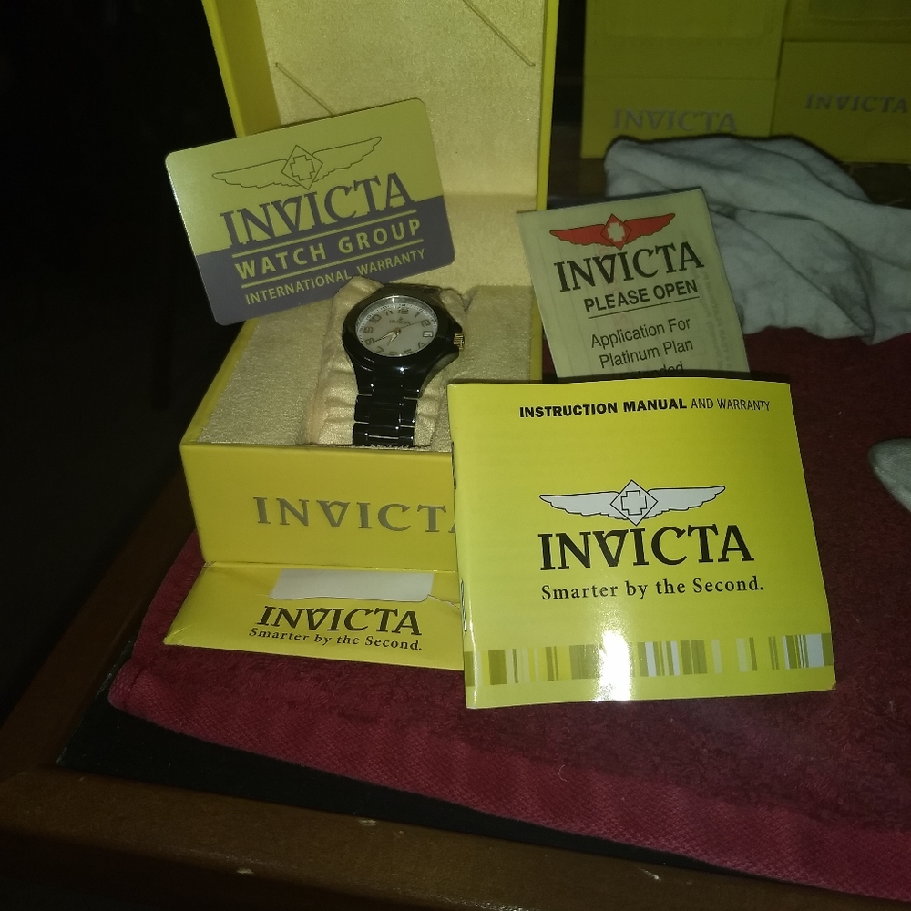 Invicta woman's ceramic watch - Picture 2 of 6